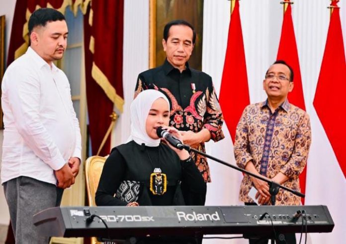 FOTO: Presiden Jokowi menerima Putri Ariani, Rabu (14/06/2023), di Istana Merdeka, Jakarta. (Foto: BPMI Setpres)