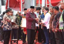 Penutupan Penas 2023, Kementan Ajak Petani Percepat Pembangunan Pertanian FOTO: Pekan Nasional (PENAS) Petani Nelayan XVI resmi ditutup di Lanud Sutan Syahrir, Padang, Sumatera Barat, pada Kamis (15/06/2023).