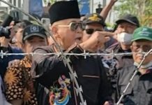 Pimpinan Ponpes Al Zaytun, Panji Gumilang Mengaku Komunis FOTO: Pimpinan Pondok Pesantren (Ponpes) Al Zaytun Indramayu, Panji Gumilang saat menemui Ratusan massa itu dari Forum Indramayu Menggugat (FIM).
