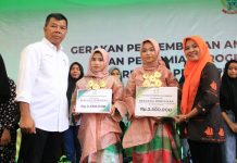 Tangis Haru Anak Tidak Sekolah Kembali Bersekolah di Bulukumba FOTO: Bupati Bulukumba Andi Muchtar Ali Yusuf meluncurkan Gerakan Pengembalian Anak ke Sekolah dan Program Penguatan Remaja Perempuan Terintegrasi di Kabupaten Bulukumba. Peluncuran digelar di Ballroom Hotel Agri Bulukumba, Kamis, 15 Juni 2023.