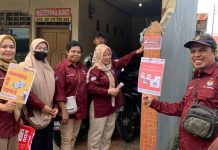 534 Petugas PPS dan PPK Ajak Warga Makassar Berpartisipasi di Pemilu 2024 FOTO: Para petugas PPS dan PPK Gelar Sosial Pemilu 2024 di Kota Makassar. Minggu (18/6/2023)