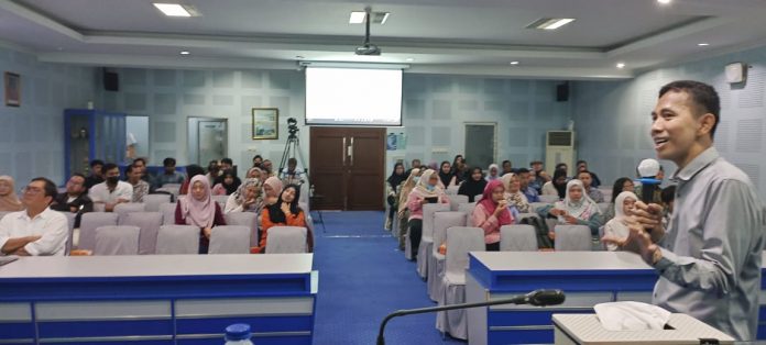 FOTO: PMU FIKP UNHAS menyelenggarakan Pelatihan Publikasi Jurnal Internasional pada Senin (19/06).