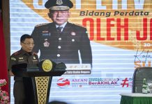 Kajati Sulsel Terima Kunker Jam Datun Kegiatan Supervisi Teknis Bidang Datun FOTO: Kepala Kejaksaan (Kajati) Sulawesi Selatan, Leonard Eben Ezer Simanjuntak menerima Kunjungan Kerja (Kunker) Jaksa Agung Muda Perdata dan Tata Usaha Negara (Datun), Feri Wibisono, SH., MH., C.N. di Baruga Adhyaksa lantai 8 Kantor Kejaksaan Tinggi Sulsel.