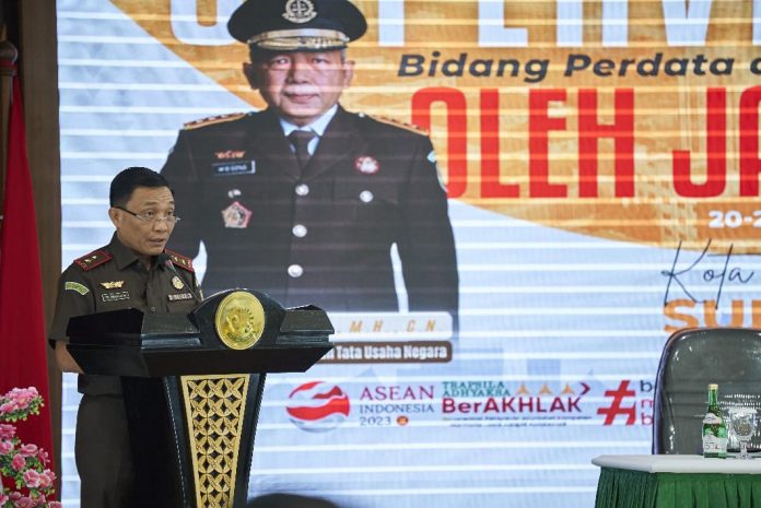 FOTO: Kepala Kejaksaan (Kajati) Sulawesi Selatan, Leonard Eben Ezer Simanjuntak menerima Kunjungan Kerja (Kunker) Jaksa Agung Muda Perdata dan Tata Usaha Negara (Datun), Feri Wibisono, SH., MH., C.N. di Baruga Adhyaksa lantai 8 Kantor Kejaksaan Tinggi Sulsel.