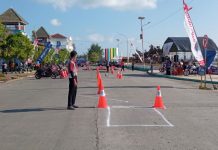 Sambut HUT Bhayangkara ke 77 Satlantas Polres Selayar Gelar Road Safety Reading FOTO: Road Safety Riding" digelar aparat satuan lalu lintas (Satlantas) Mako Polres Selayar, Sulawesi Selatan, Kamis, (22/6) siang, di kawasan Taman Pelangi Benteng.