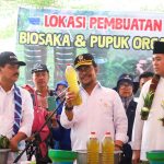 Antisipasi Krisis Pangan, Mentan SYL Dorong Pengembangan Budidaya Sorgum di Pangkep FOTO: Menteri Pertanian Syahrul Yasin Limpo tanam Sorgum di Taman Teknologi Pertanian Ds. Barabatu Kecamatan. Labakkang, Kabupaten. Pangkajene Dan Kepulauan (Pangkep), Jumat (23/6/23).