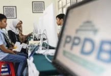 Kekacauan PPDB Tahap I di SMK Negeri 3 Makassar Ilustrasi pendaftaran penerimaan peserta didik baru (PPDB) tingkat SMA-SMK. M. Agung Rajasa/Antara