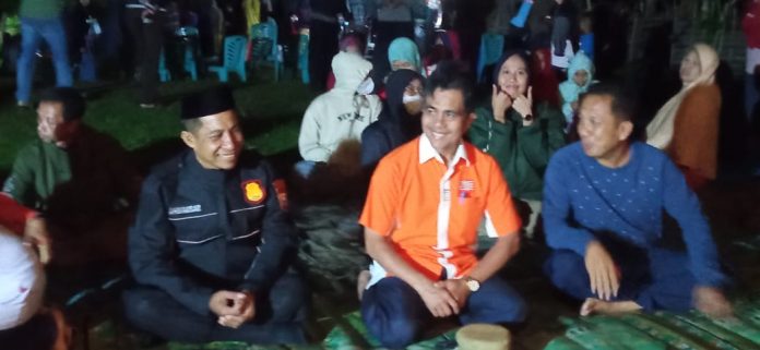 FOTO: Wakil Bupati, H. Saiful Arif, SH, menerima puluhan orang scooteris asal kota Makassar yang tergabung dalam komunitas alegro vespa,. Sabtu, (24/6) malam.