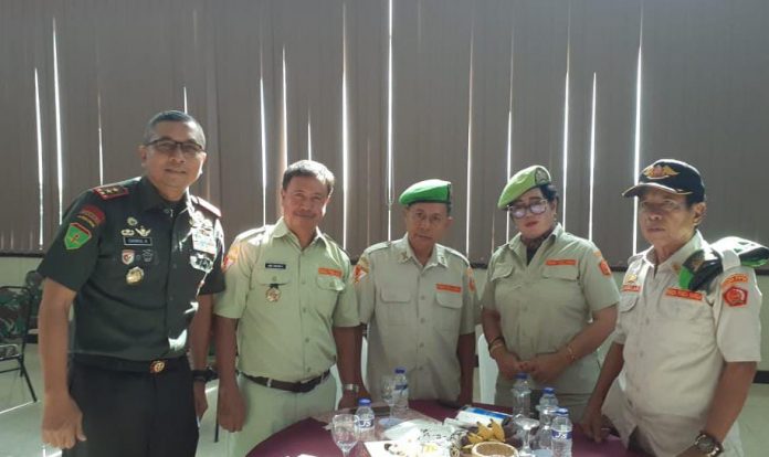 FOTO: Kiri Panglima Divisi Infanteri (Pangdivif) 3 Mayor Jendral TNI Choirul Anam, dan Rasyid Coa, Ketua PPM Gowa bersama pengurus. Rabu (28/6/2023)