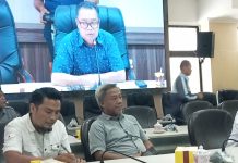 DPRD Makassar Gelar RDP dengan Warga Tamalanrea, ARA: Sama Saja Makassar 2 x + Busuk FOTO: Ketua Komisi C Sangkala Sadiko, Fraksi PAN, saat memimpin rapat dengan pendapat warga Tamalanrea di ruang badan anggaran DPRD Kota Makassar. Rabu (26/7/2023).