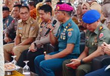 Tingkatkan Sinergitas, Danyonmarhanlan VI Dampingi Walikota Makassar Resmikan Kontainer Recover Center FOTO: Komandan Batalyon Marinir Pertahanan Pangkalan (Yonmarhanlan) VI Makassar Mayor Marinir Yusman Efendi, M.Tr. Opsla mendampingi Walikota Makassar Ir. H. Mohammad Ramdhan Pomanto dalam rangka Launching Posko Kontainer Terpadu (konter) Makassar di Kelurahan Masale, Kecamatan Panakkukang Kota Makassar, Senin (03/07/2023).