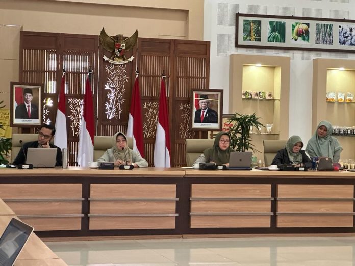 FOTO: Sekretaris Jenderal Kementan, Kasdi Subagyono, saat menyusun Rancangan Peraturan Menteri Pertanian atau Permentan tentang Pelayanan Perizinan Pertanian Terintegrasi (P3T).