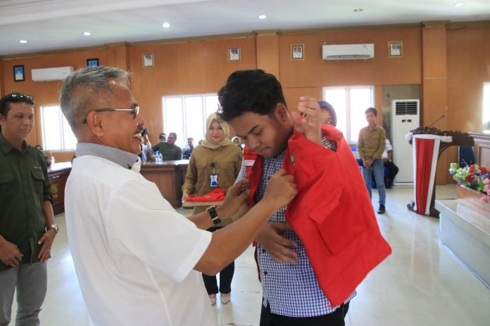 FOTO: Sekretaris Daerah (Sekda) Kabupaten Bulukumba, Muhammad Ali Saleng, menerima sebanyak 338 mahasiswa Universitas Hasanuddin (Unhas) Makassar, yang akan melakukan pelaksanaan Kuliah Kerja Nyata (KKN) di Kabupaten Bulukumba. Rabu, 5 Juli 2023.