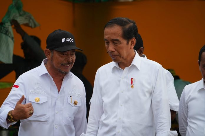 FOTO: Presiden Joko Widodo (Jokowi) didampingi Menteri Pertanian Syahrul Yasin Limpo meninjau program lumbung pangan nasional atau Food Estate di Kabupaten Keerom, Provinsi Papua. Kamis, 6 Juli 2023.