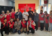 Pencetus KKN Kebangsaan, Beri Pembekalan Khusus kepada Mahasiswa Unhas FOTO: Dr. Hasrullah, M.A. memberikan pembekalan khusus kepada 12 peserta KKN Kebangsaan Unhas XI di Kantor P2KKN Universitas Hasanuddin. Kamis (7/7/2023)