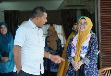 Tim PKK Provinsi Sulawesi Selatan Evaluasi PKK Kabupaten Bulukumba FOTO: Bupati Muchtar Ali Yusuf saat menerima Ketua Tim PKK Provinsi Sulawesi Selatan di Rujab Bupati Bulukumba