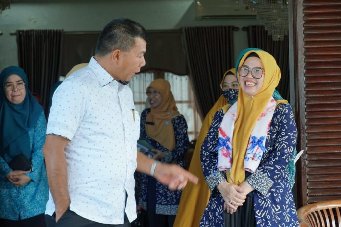 FOTO: Bupati Muchtar Ali Yusuf saat menerima Ketua Tim PKK Provinsi Sulawesi Selatan di Rujab Bupati Bulukumba