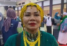 Ingat! Daeng Kanang, Kini Bakal Berurusan dengan Bea Cukai Makassar FOTO: Suarnati Daeng Kanang Jama'ah haji asal embarkasi Makassar. (Ist)