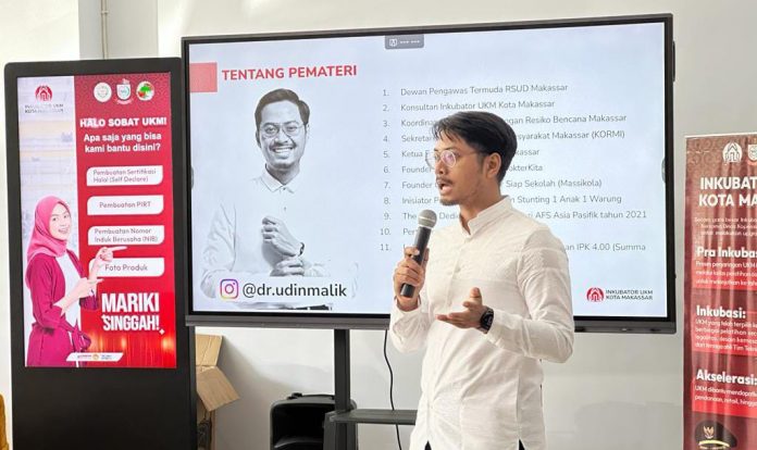 FOTO: dr. Udin hadir memberi pelatihan pra-inkubasi ke puluhan UMKM di Kantor Inkubator, Jl AP Pettarani, Jumat (07/07/2023).