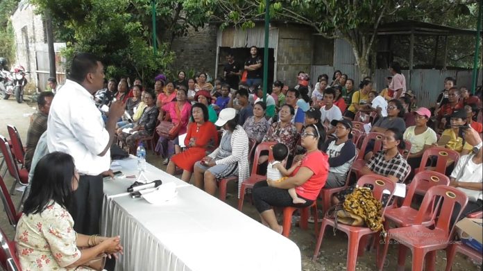 FOTO: Ketua Gerakan Peternak Babi Indonesia, Heri Ginting, sosialisasi pencegahan dan penanggulangan virus African Swine Fever (ASF) pada hewan ternak babi dalam memelihara situasi Kamtibmas di wilayah Provinsi Sumatera Utara pada Jumat (7/7/2023) di Kantor Sekretariat, Jalan Bunga Rante Raya, Lingkungan III No.99, Kelurahan Simalingkar B, Kecamatan Medan Tuntungan.