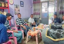 Berikan Dukungan Moril, Danyonmarhanlan VI Jenguk Prajurit Petarungnya FOTO: Komandan Yonmarhanlan Vl Mayor Marinir Yusman Efendi, M.Tr.Opsla menjenguk prajuritnya guna memberikan dukungan moril pasca menjalani perawatan di RS Jala Ammari Lantamal VI di kediamannya di Komplek TNI AL Dewa Kang Blok C1. Nomor 145 Kota Makassar. Minggu (09/07/2023)