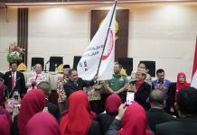 Prof. Abdul Rahman Rahim Nahkodai ADRI Sulselbar 2023-2028 FOTO: Ketua Umum Dewan Pengurus Pusat (DPP) Perkumpulan Ahli dan Dosen Republik Indonesia(ADRI), Profesor Dr. H. Ahmad Fathoni Rodli, MPd saat melantik Pengurus Dewan Pimpinan Daerah (DPD) Perkumpulan Ahli dan Dosen Republik Indonesia (ADRI) Sulselbar periode 2023-2028 di ruang pola Kantor Gubernur Sulsel, Jalan Urip Sumoharjo, Makassar. Minggu, (9/7/2023).