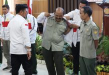 Mentan SYL Lepas Delegasi PORNAS: Kalian Harus Juara FOTO: Menteri Pertanian, Syahrul Yasin Limpo (Mentan SYL) melepas peserta Pekan Olah Raga Nasional (Pornas) XVI Korpri Kementerian Pertanian di Balai Besar Pelatihan Manajemen Kepemimpinan Pertanian (BBPMKP) Ciawi, Bogor (10/7/2023)