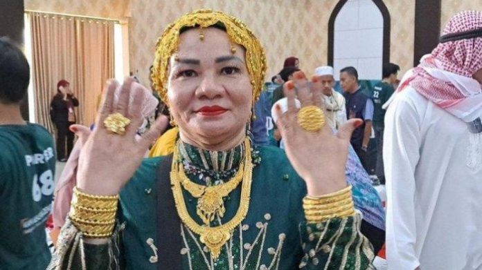 FOTO: Suarnati Daeng Kanang (46) Jema'ah haji kloter pertama asal embarkasi Makassar.