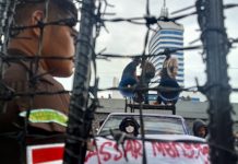 WRC Dukung Mahasiswa, Desak Kejati Sulsel Ambil Alih Kasus di RSUD Sawerigading Palopo FOTO: Aliansi Masyarakat Makassar Menggugat menggelar aksinya di kantor Kejaksaan Tinggi (Kejati) Sulawesi Selatan, Jalan Urip Sumoharjo Km. 4 Makassar. Rabu (12/7/2023)