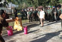 Prajurit Korem 172/PWY Terima Sosialisasi Penggunaan Gas LPG FOTO: Bertempat di lapangan Olahraga Asrama Bucend III Waena, Heram, Kota Jayapura, Rabu (12/7), seluruh prajurit TNI dan PNS Korem 172/PWY menerima sosialisasi dari Kopana PT. Multi Top Indonesia Cab. Jayapura tentang penggunaan tabung gas LPG.