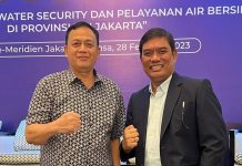 Pakar Komunikasi Politik Unhas Beri Ucapan Selamat ke Bro Rivai Atas Jabatan Baru di Kemenko Polhukam FOTO: Kiri Pakar komunikasi politik Universitas Hasanuddin dan Laksamana Pertama (Laksma) TNI Dr. Ir. Abdul Rivai Ras, M.M., M.S., M.Si, Staf Ahli Bidang Kedaulatan Wilayah dan Kemaritiman Kemenko Polhukam.