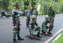 Danyonmarhanlan VI Pimpin Upacara Penerimaan Prajurit Remaja FOTO: Komandan Yonmarhanlan Vl Mayor Marinir Yusman Efendi,M.Tr.Opsla memimpin upacara penerimaan dan tradisi penyambutan prajurit remaja di lapangan apel mako Yonmarhanlan VI, Jl.Yos Soedarso No.308 Kota Makassar. Kamis (13/07/2023).