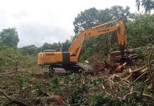 Kodim 1411 Bulukumba Terjunkan Alat Berat di Lokasi TMMD Ke -117 FOTO: Kodim 1411/Bulukumba menerjunkan alat berat di lokasi yang menjadi sasaran TMMD di Kelurahan Tanah Lemo Kecamatan Bonto Bahari, Kamis 13 Juli 2023.