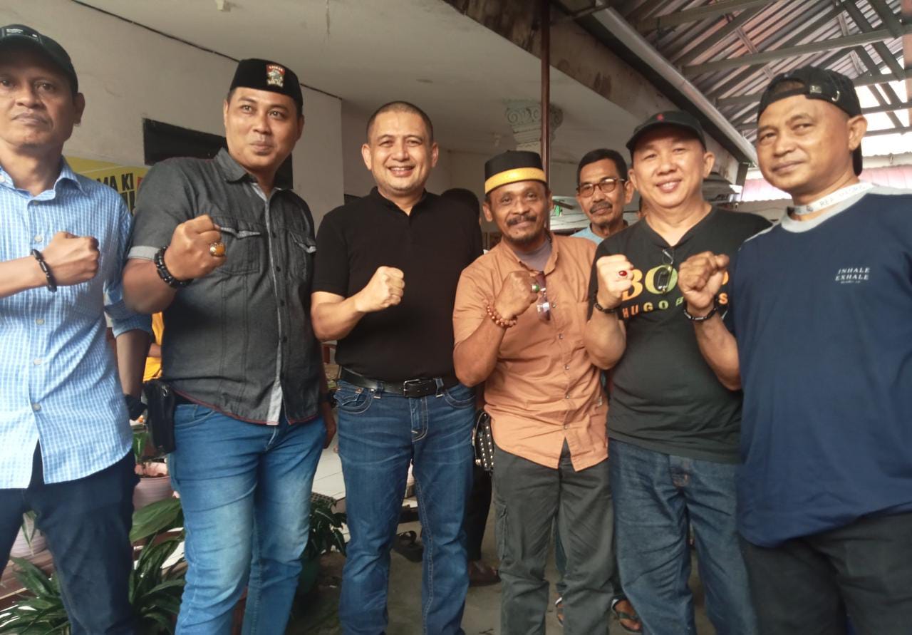 FOTO: Munafri Arifuddin bersama Pengurus Laskar Sinrijala Kecamatan Rappocini