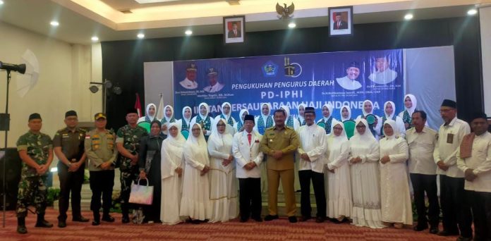 FOTO: Pasiter Kodim 1702/JWY Kapten Inf Nur Abdillah hadiri Pengukuhan Pengurus Daerah Ikatan Persaudaraan Haji Indonesia (PD-IPHI) Kabupaten Jayawijaya Periode 2023-2028, bertempat di Aula Hotel Baliem Pilamo, Jl. Trikora, Distrik Wamena, Kabupaten Jayawijaya, Provinsi Papua Pegunungan, Senin (17/07/2023).