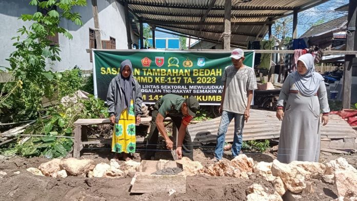 FOTO: Salah satu sasaran fisik Rumah Tidak Layak Huni (RTLH) TMMD ke 117 Tahun 2023 Kodim 1411/BLK, milik Andi Sehdam (46 Tahun) Warga Kelurahan Tanah Lemo, Kecamatan Bontobahari sudah memasuki tahap penggalian pondasi rumah, Rabu 19 Juli 2023.