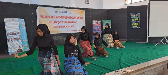 FOTO: Anak Disabilitas Atraksi Drum Band dan Tari Tradisional, Warnai Penutupan MPLS SLBN 1 Pembina Makassar.