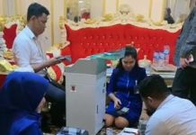 Kosmetiknya Diduga Makan Korban, Viral Video Mira Hayati Panggil Pegawai Bank Pamer Uang Foto hasil tangkap layar dari video tiktok milik @mirahayati91
