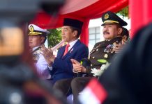 Kepercayaan Publik Tinggi Ke Kejaksaan, Presiden Jokowi: ini Harus Dipertahankan FOTO: Presiden Jokowi dan Jaksa Agung Sanitiar Burhanuddin dalam Upacara Peringatan Hari Bhakti Adhyaksa Ke-63, di Badiklat Kejaksaan Agung, di Jakarta, Sabtu (22/07/2023). (Foto: BPMI Setpres)