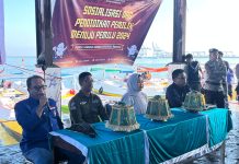 Kirab PEMILU, KPU Kota Makassar menyasar Kelompok Nelayan FOTO: Jelang pemilihan umum (Pemilu) serentak 2024. Komisi Pemilihan Umum (KPU) kota Makassar menggelar Sosialisasi dan Pendidikan Pemilih Menuju PEMILU 2024 di Komunitas Nelayan, Kecamatan Ujung Tanah. Sabtu (22 Juli 2023),