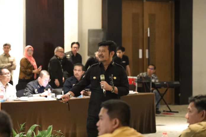 FOTO: Menteri Pertanian Syahrul Yasin Limpo dalam rapat koordinasi antisipasi dampak el nino di Hotel Fourpoint Makassar, Sabtu, 22 Juli 2023.