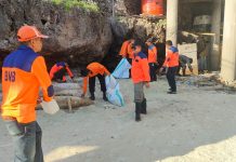 Akhir Pekan, BPBD Gelar Aksi Bersih di Pantai Tanjung Bira Bulukumba FOTO: BPBD Bulukumba menggelar aksi bersih lingkungan di Kawasan Wisata Tanjung Bira, Kabupaten Bulukumba, Sulawesi Selatan, Sabtu 22 Juli 2023.