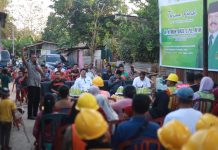 Masyarakat Maros Berterimakasih Kepada Legislator Senayan H. Aras Atas Aspirasi Program Padat Karya Anggota DPR RI Komisi V, Muh Aras mengunjungi langsung masyarakat yang terlibat dalam program padat karya perawatan Jalan Poros Maros Bone Tahun 2023 di Kelurahan Boribellayya, Kecamatan Turikale, Kabupaten Maros, Rabu 26 Juli 2023.