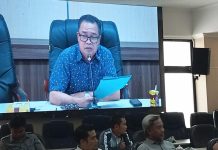 Bertabur Pakar, RDP PSEL Berlanjut, Warga Tamalanrea: Mereka Bukan Ahli Jadi-jadian FOTO: Ketua Komisi C Sangkala Sadiko, Fraksi PAN, saat memimpin rapat dengan pendapat warga Tamalanrea di ruang badan anggaran DPRD Kota Makassar. Rabu (26/7/2023).