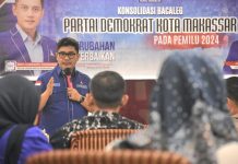 Partai Demokrat Makassar Gelar Konsolidasi Bacaleg, ini Kata ARA FOTO: Ketua Demokrat Kota Makassar Adi Rasyid Ali (ARA) saat memberikan materinya saat digelar Konsolidasi Bakal Calon Legislatif (Bacaleg) Pemilihan Umum (Pemilu) 2024 di Hotel Claro, Rabu (26/7).