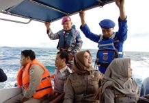 Cegah Pelanggaran di Laut Sinjai, Prajurit Yonmarhanlan Vl Laksanakan Patroli Laut FOTO: Prajurit Yonmarhanlan VI Kopda Marinir Firman yang bertugas di Posal Sinjai melaksanakan Patroli Laut di perairan kabupaten Sinjai, Jum'at (28/07/2023).