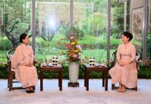 Momen Ibu Iriana Jokowi Minum Teh dengan Madam Peng Liyuan FOTO: Ibu Iriana Joko Widodo (Jokowi) jamuan minum teh bersama Madam Peng Liyuan, di Hotel Jinnui, Chengdu, RRT, Kamis (27/07/2023). (Foto: BPMI Setpres)