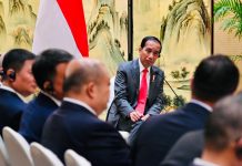 Presiden Jokowi Bertemu Para Pemimpin Perusahaan Tiongkok FOTO: Presiden Jokowi bertemu sejumlah pemimpin perusahaan Tiongkok, di Hotel Shangri-La, Chengdu, RRT, pada Jumat (28/07/2023). (Foto: BPMI Setpres/Laily Rachev)