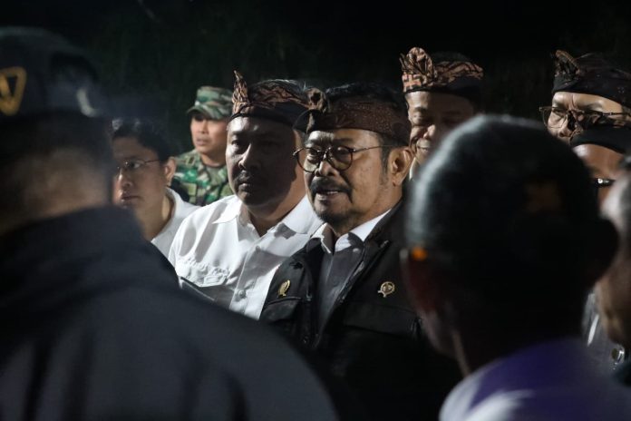 FOTO: Menteri Pertanian Syahrul Yasin Limpo menggelar penanaman bawang merah di Desa Kedisan, Kecamatan Kintamani, Kabupaten Bangli, Provinsi Bali.