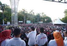 Gubernur Andalan di Basis RMS, Ribuan Warga Sidrap ikuti Gerakan Sulsel Anti-Mager FOTO: Andi Sudirman Sulaiman (ASS) Gubernur Andalan saat melepas peserta Gerakan Sulsel Anti-Mager' di kabupaten Sidrap. Minggu (30/7/2023)